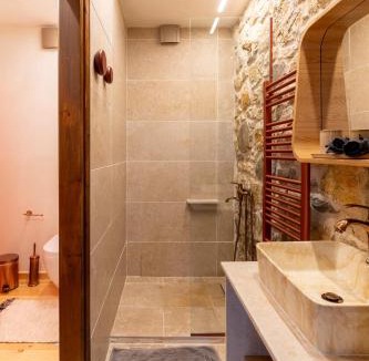 North Kynouria Villa | La Villa de Madeleine - Stone Villa with outdoor hot tub in Arcadia, Peloponnese
