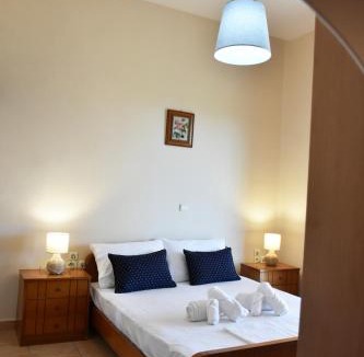 Mourteri House | Eliza 2 bedroom sunny beach house with sea view