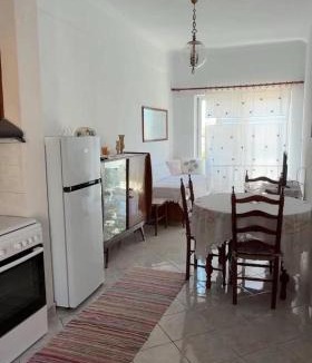 Monastiraki Apartment | Yiayia Mia Village House