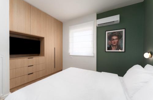 Agia Paraskevi Apartment | Luxury 4Bedrooms Stay in North Athens