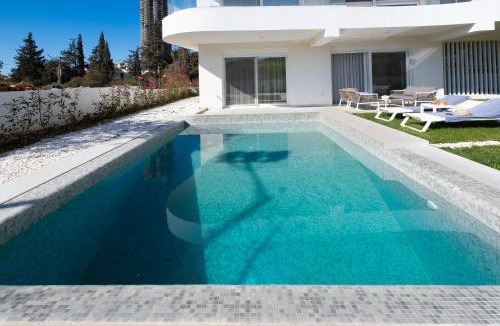 Elliniko Apartment | Athenean Private Pool Heaven