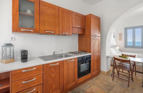 Exomvourgo Apartment | Sea view rooms in kardiani by TinosStay