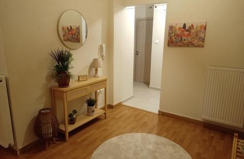 Piraeus Apartment | Vintage Beauty