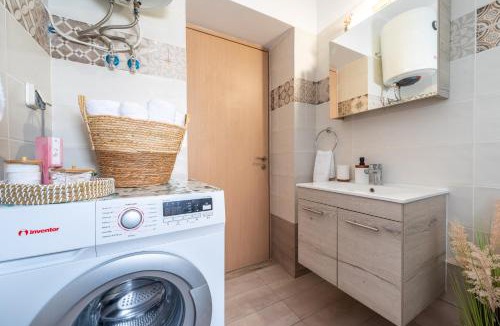 Paradisi House | Elysium Villanova Apartment near Airport