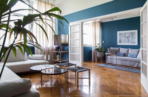 Exarhia Apartment | Bauhaus Building 190sq City Centre