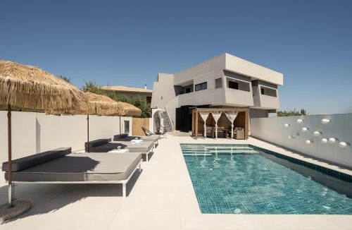 Agrilia Apartment | Moon Boutique Hotel - Ultra Luxury Suites with Pool, Perfect for Fun and Relaxation By Villa Mana Gers