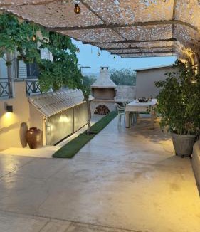 Kropia Apartment | Vida Zisella Lux Home 7' from Airport