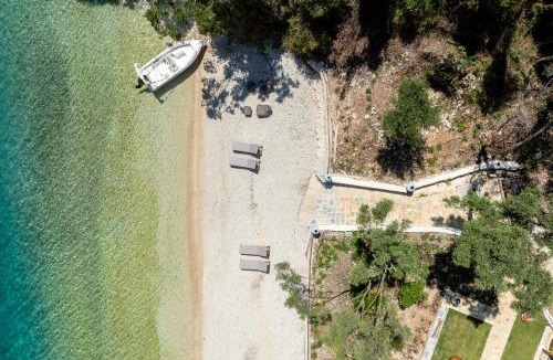 Mikros Gialos Villa | Sea Whisper Beachfront villa reached only by boat