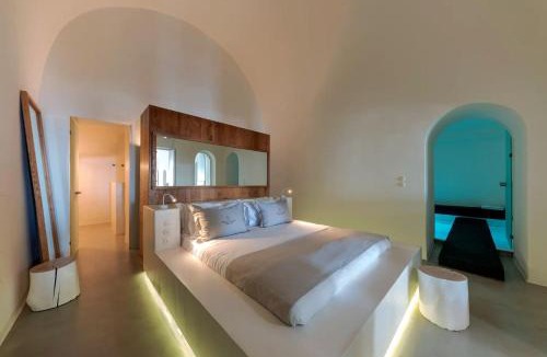 Fira Villa | Luxury Grand Santorini Villa 3 Bedrooms Unforgettable Caldera Sea Views