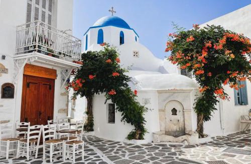 Perissa Villa | Dazzling Santorini Villa Villa Luck 2 Bedrooms Furnished Interiors