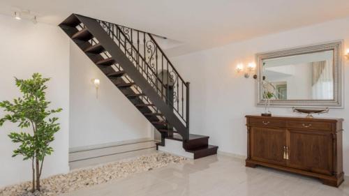 Zakynthos Villa | Premium Zakynthos Villa 5 Bedrooms Villa Nezuko Spacious Furnished