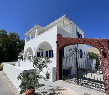 Perissa Apartment | Villa Nefeli