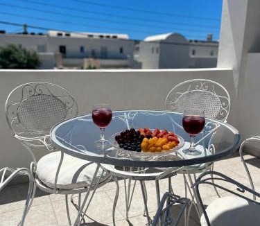 Perissa Apartment | Villa Nefeli