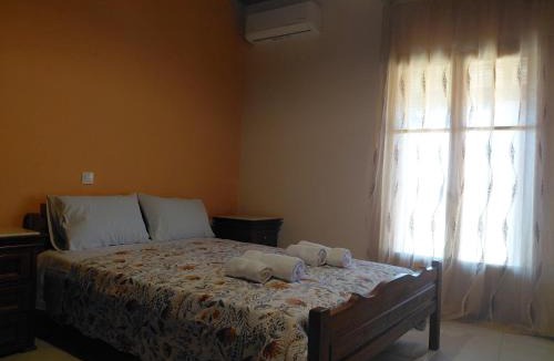 Aleimmatades Apartment | Antistoni Vacation House Scenic Nature View, Private Balcony & Yard