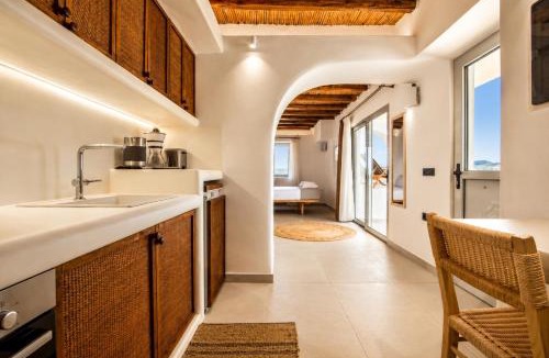 Milos Apartment | iLocal Premium Services suite
