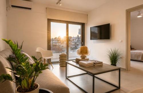 Kalamata Marina Apartment | Modern Minimal Apartment at Kalamata Marina