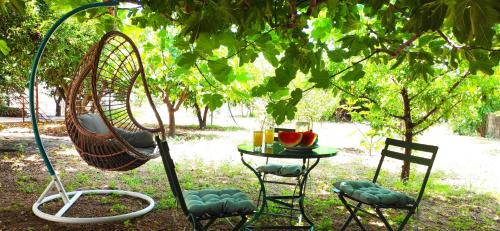 Amarinthos Apartment | Garden house escape