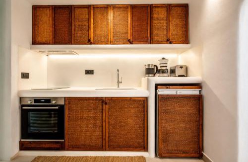 Milos Apartment | iLocal Premium Services suite