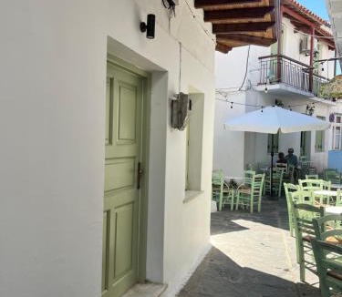Glossa Apartment | Happiness skopelos