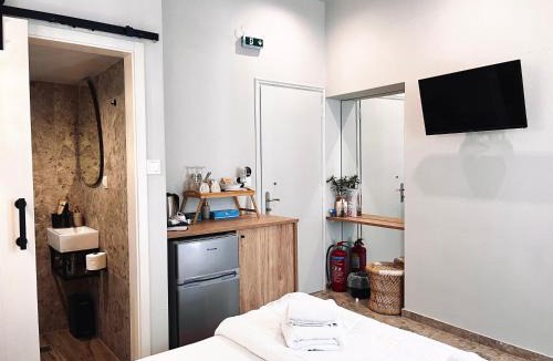 Skopelos Town Hotel | Orfeas Luxury Rooms & Studio