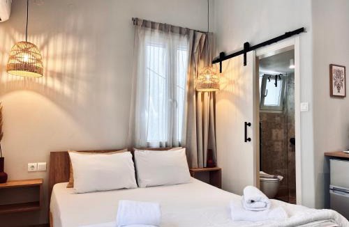 Skopelos Town Hotel | Orfeas Luxury Rooms & Studio