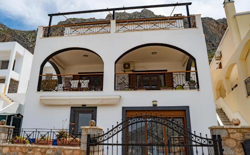 Massouri Villa | Casa Sabine