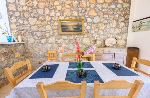 Archaia Olympia Villa | THE MANSION OF DIONISOS AND DIMITRAS
