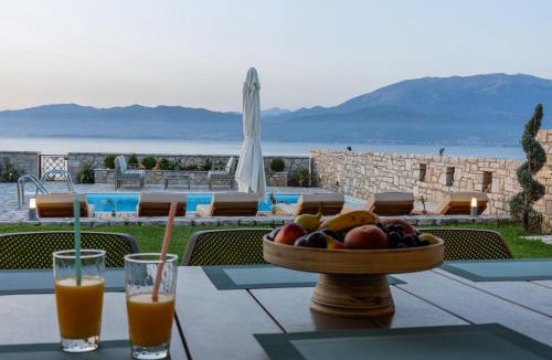 Platanitis Villa | Seafront Villa Ciel with Private Pool in Nafpaktos