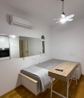 Agios Onoufrios Apartment | Neoclassical apartment in kadmia