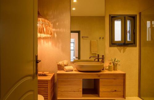 Exo Gonia Apartment | Themis Goddess Cave Suites