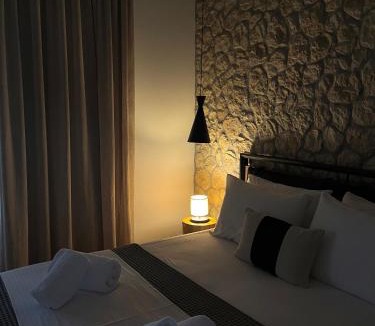 Milos Bed & Breakfast | Obsidian Suites Milos