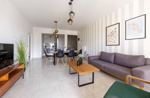 Keratsini-Drapetsona Apartment | Modern Apartment in Piraeus Port D2