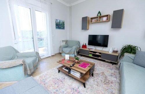 Khalkis Apartment | Debbie's διαμέρισμα δίπλα στο νερό !