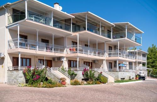 Troulos Apartment | La Luna Hotel