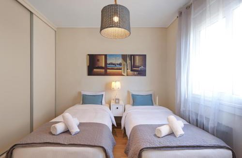 Elliniko-Argyroupoli Apartment | Penthouse Apartment & Studio near Glyfada - free Parking