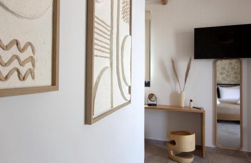 Milos Bed & Breakfast | Obsidian Suites Milos