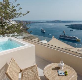 Firostefani Apartment | Morfes Luxury Suites by Caldera Houses