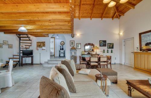 Larissos Villa | Villa John Dimeon Kato Achaia With Pool - Happy Rentals
