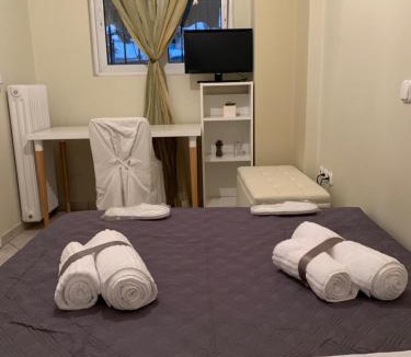 Elliniko-Argyroupoli Apartment | Elegant Escapes 3