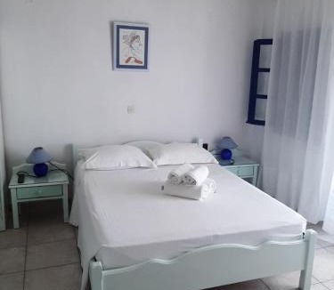 Perissa Apartment | Villa Nefeli