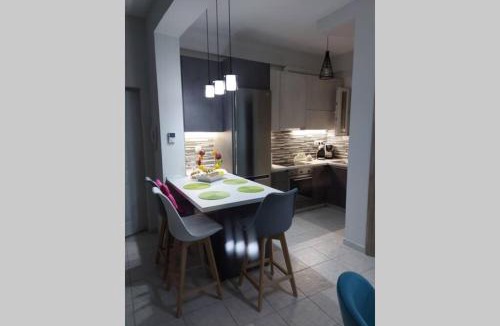 Volos City Centre Apartment | Violet Studio με πισίνα