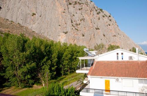 Kryoneri Apartment | Philoxenia Apartments