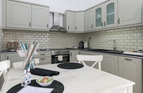 Adamas Apartment | Uncle's House luxury Suites