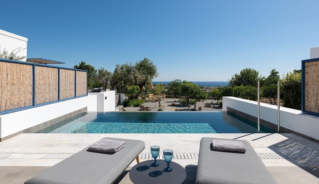 Kalathos Square Luxury Suites