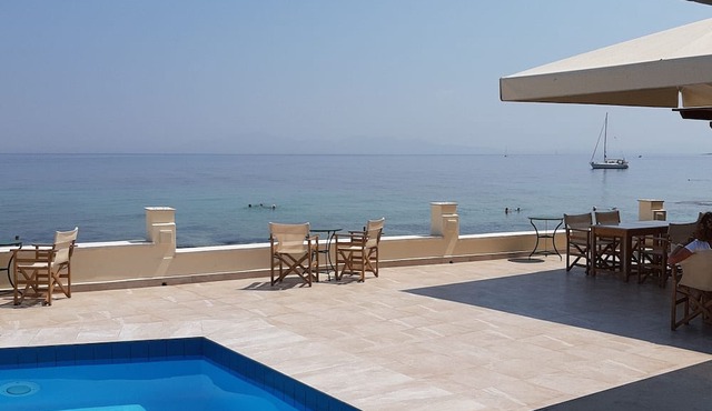 Irides Luxury Studios & Apartments