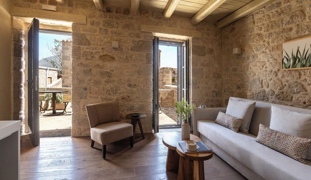 Korona Boutique Hotel - Executive Suite in East Mani