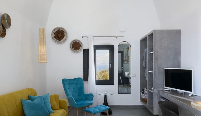 Oia Suites