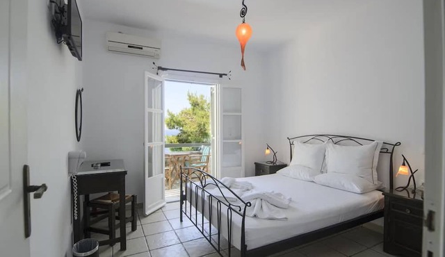 Yperia Hotel