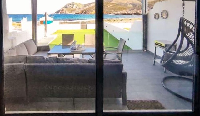 Marilous House - Skyros Beachfront Getaway