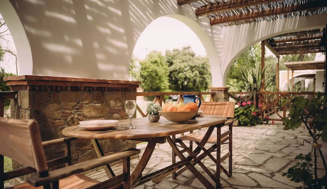 Trikalioti's Lush Estate Apt Afrodity